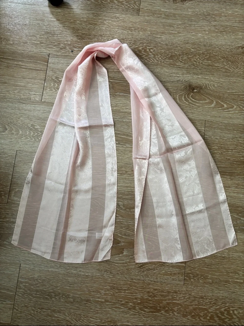 Oscar de la Renta light pink paisley print silk rectangular scarf